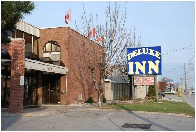 Deluxe Inn, motel at 1554 The Queensway in Etobicoke, Toronto
