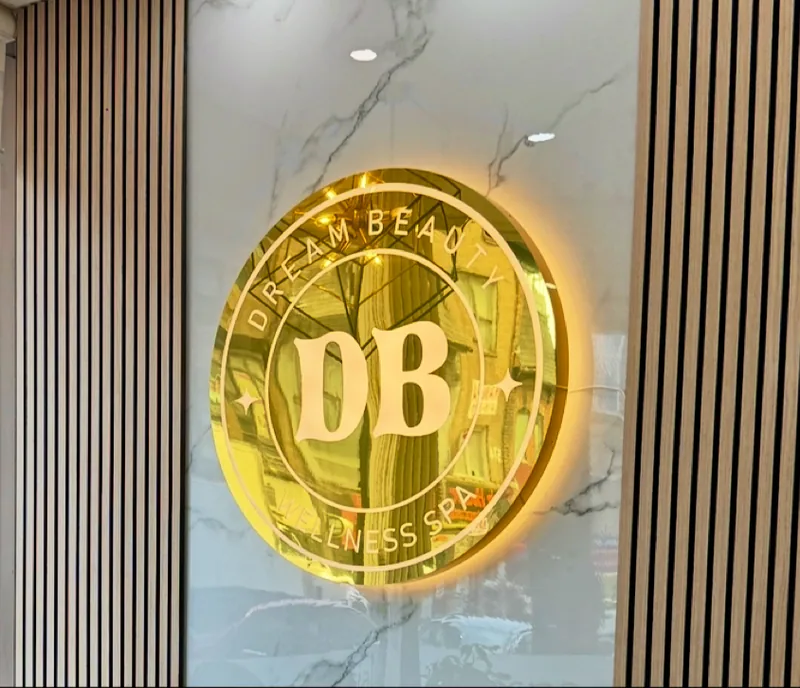 Dream Beauty, beauty salon at 571 Yonge Street in Old Toronto, Toronto