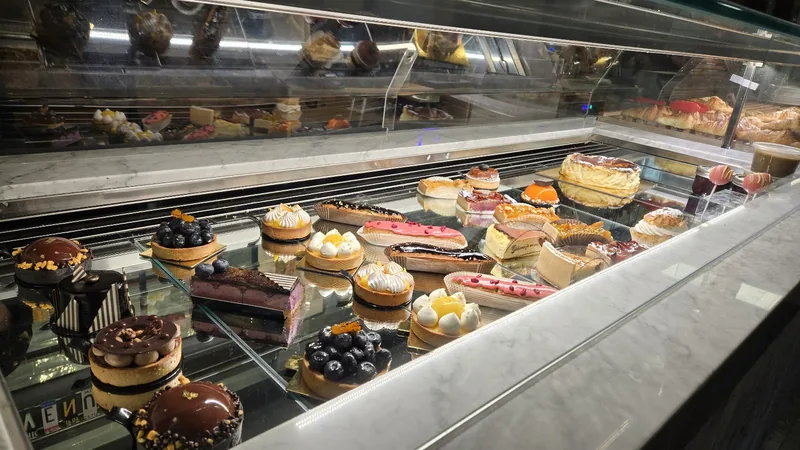 L'Avenue - Boulangerie, bakery at 1850 Avenue Road in Old Toronto, Toronto