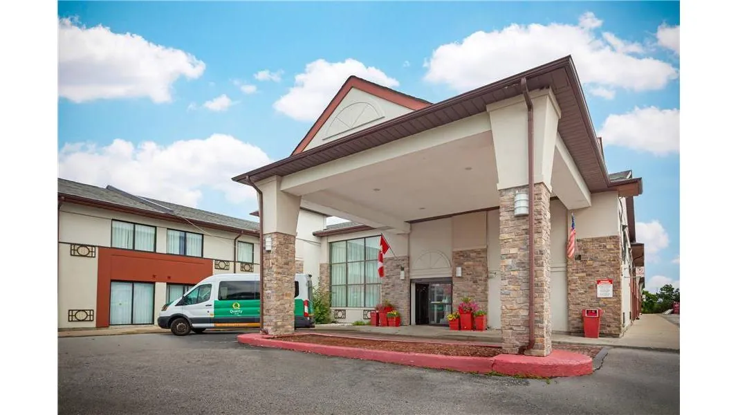 Quality Inn, hotel at 5585 Ambler Drive in Etobicoke, Toronto