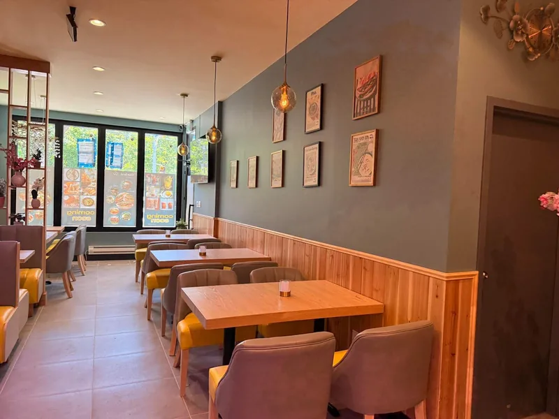 Saigon Pai (on Queen)