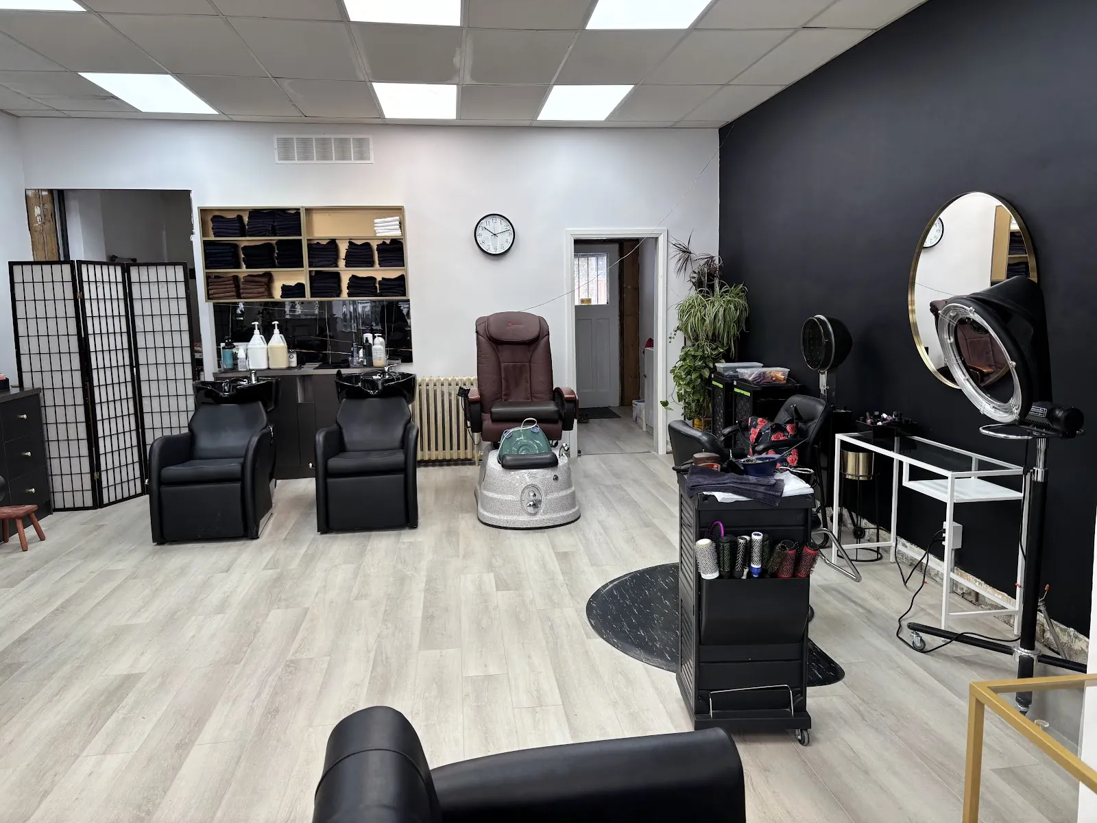 Vicky's Hair Styling, hair salon at 480 Cosburn Avenue in East York, Toronto