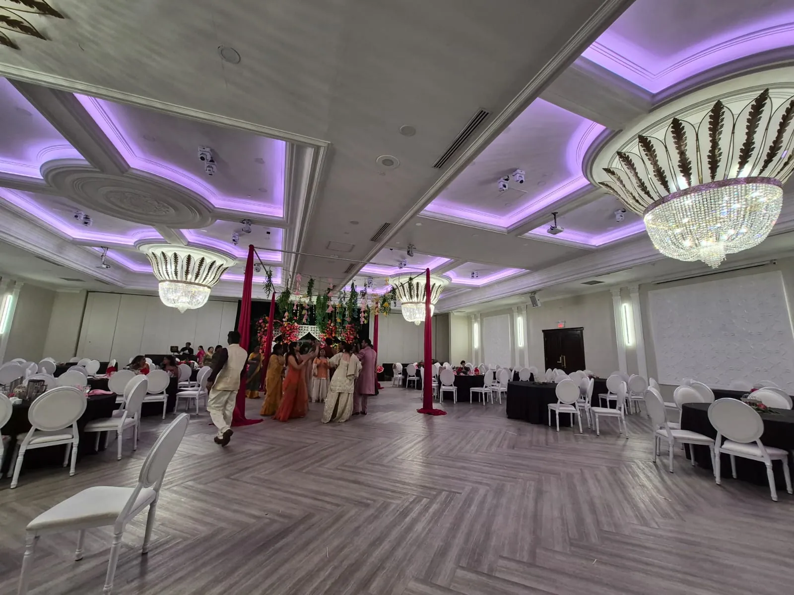 Woodbine Hotel & Banquet Hall, hotel at 30 Vice Regent Boulevard in Etobicoke, Toronto